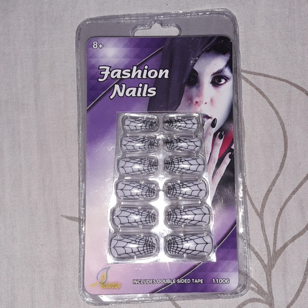 Fashion Nails black and white cobweb